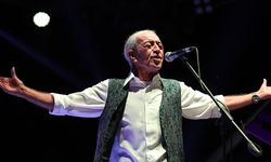 Gönüllerde taht kuran Edip Akbayram hayata gözlerini yumdu
