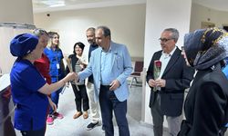 Uşak Eğitim ve Araştırma Hastanesi'ndeki hemşireler, doktorlar ve tüm sağlık personeli özveriyle çalışıyor