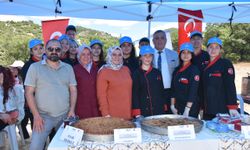Uşak'ta zini hamursuzunu en güzel yapan 3 öğrenciye ödül verildi