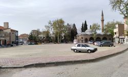 Uşak'ta olaylı bir şekilde yıkılan binanın yerine açık otopark yapıldı