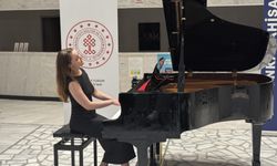 24. Afyonkarahisar Klasik Müzik Festivali'nde Çekyalı sanatçı Eva Strejcova sahne aldı