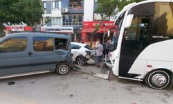 Manisa'da işçi servisi park halindeki 10 araca çarptı, 1 kişi yaralandı!