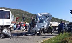 Denizli'de feci kaza! 3 araç birbirine girdi!