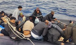 İzmir açıklarında 24 düzensiz göçmen kurtarıldı