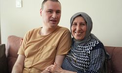 Nevra Yıldırım, görme engelli oğlu Önder'in elini 39 yıldır bırakmadı!