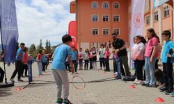 Kütahya'da ilkokul öğrencileri spora ilk adımını tenis turnuvasıyla attı