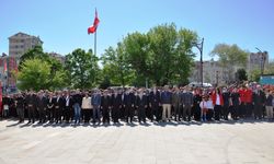 Kütahya'da Gençlik Haftası dolayısıyla çelenk sunuldu
