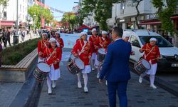 Uşak'ta "aile yürüyüşü" düzenlendi