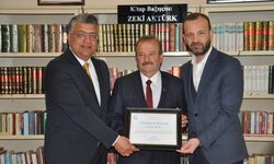 Emekli kütüphaneci üniversiteye 4 bin kitap bağışladı