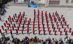 Kütahya’da 19 Mayıs'a özel 100'den fazla öğrenci harmandalı oynadı