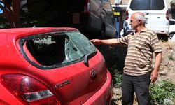Konak 19 Mayıs Mahallesi'nde su borusu patladı ve vatandaşın evi ve arabası zarar gördü