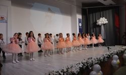 Demirci'de Kur'an kursu öğrencileri yıl sonu gösterisi düzenledi