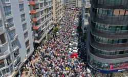 İzmir'de greve çıkan işçiler yürüyüş yapt