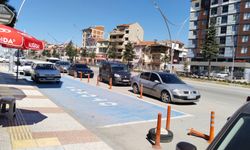 Uşak'ta otobüs durağının otoparka dönüşmesi vatandaş ve trafik açısından büyük eziyete yol açıyor