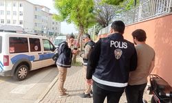 Uşak'ta polis ekipleri okul önleri ve harabe binalarda denetimler yaptı