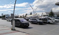 Uşak Ramada kavşakta trafik yoğunluğuna çözüm için köprülü kavşak yapılmalı!
