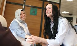 "Kahkaha yogası" kanser hastalarına tedavilerinde moral oluyor