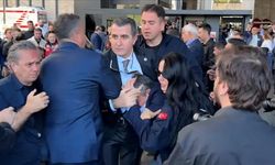 Özgür Özel'e Önder'i anma töreninin ardından yumruklu saldırı gerçekleştirildi
