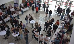 Uşak Üniversitesi mezunları, kendilerinden sonra geleceklerle deneyimlerini paylaştı
