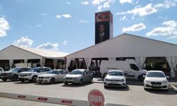 Uşak'ın işlek yeri Ata Park'ta sosyete pazarlarının biri bitiyor öbürü başlıyor! Çocukların yeri yine kapatıldı!