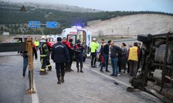 Denizli'de servis minibüsü ile otomobil çarpıştı, 18 yaralı!