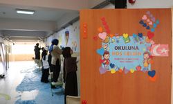 Kütahya'da  üniversite öğrencileri okul koridorlarını renklendirdi