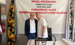 İsmail Küçükkaya, Annem Sağ Olsun kitabı için Uşak'ta imza günü programına katıldı