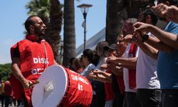 İzmir'deki grevde işçileri halka şikayet eden Cemil Tugay'a tepki