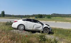 Uşak'ın Sivaslı ilçesi Kızılcasöğüt kavşağında araç devrildi