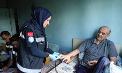 Uşak'ta yatağa bağımlı ve hareket edemeyen hastalara ayda 3 kez evinde bakım yapılıyor