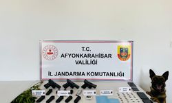 Sinanpaşa'da jandarma yasaklı maddeden 4 kişiyi yakaladı