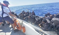 Çeşme açıklarında 47 düzensiz göçmen kurtarıldı