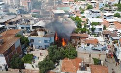 Turgutlu'daki yangında 2 ev hasar aldı