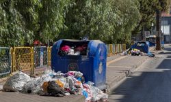 Buca'daki işçi grevi nedeniyle oluşan çöp yığınları tepki alıyor