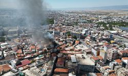 Merkezefendi'de 3 katlı iş yerinde yangın çıktı