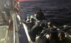 İzmir açıklarında 9'u çocuk 30 düzensiz göçmen kurtarıldı