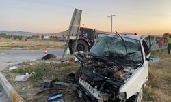 Emirdağ'da otomobil ile traktör çarpıştı; 2'si ağır, 4 yaralı!