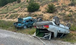 Uşak ve Sivaslı arasında Uzunoluk mevkiinde çarpışan 2 otomobil takla attı