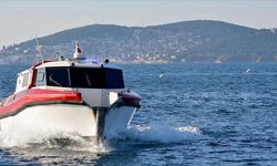 Tekneden düştü, imdadına deniz ambulansı yetişti!