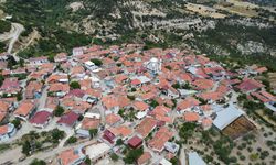 Uşak Üniversitesi akademisyenleri, Rektör Savaş'ın köyü Ulucak'ta çiftçiyle buluştu
