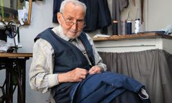 Simav'da Terzi İlyas usta 11 yaşında başladığı terziliği 80 yıldır yapıyor