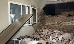 İzmir'de tünel inşaatı evin duvarı yıktı!