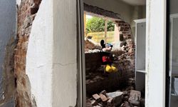 İzmir'de tünel inşaatı nedeniyle evleri zarar gören mahalle sakinleri çözüm istiyor
