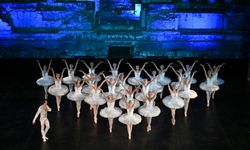 Efes Opera ve Bale Festivalinde ilk gösterim "Kuğu Gölü" balesi