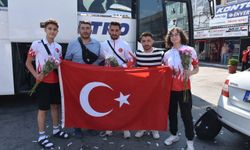 Balkan şampiyonasında derece yapan Uşaklı sporcular, davul ve zurnayla karşılandı