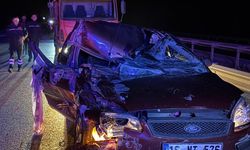 Sandıklı'da otomobil ve tır çarpıştı