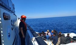 İzmir açıklarında 16 düzensiz göçmen yakalandı