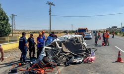 Uşak ve Ulubey yolu üzerindeki ölümlü kazada otomobil tanınmaz hale geldi!