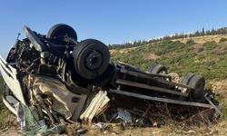 İzmir'de kamyon uçuruma devrildi, sürücü ağır yaralandı!