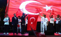 Uşak'ta Türk Bayraklarıyla 15 Temmuz Programı Yapıldı